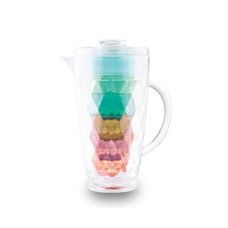 Jarra con cuatro tazas